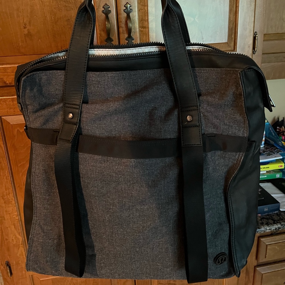 Lululemon bag with yoga mat straps